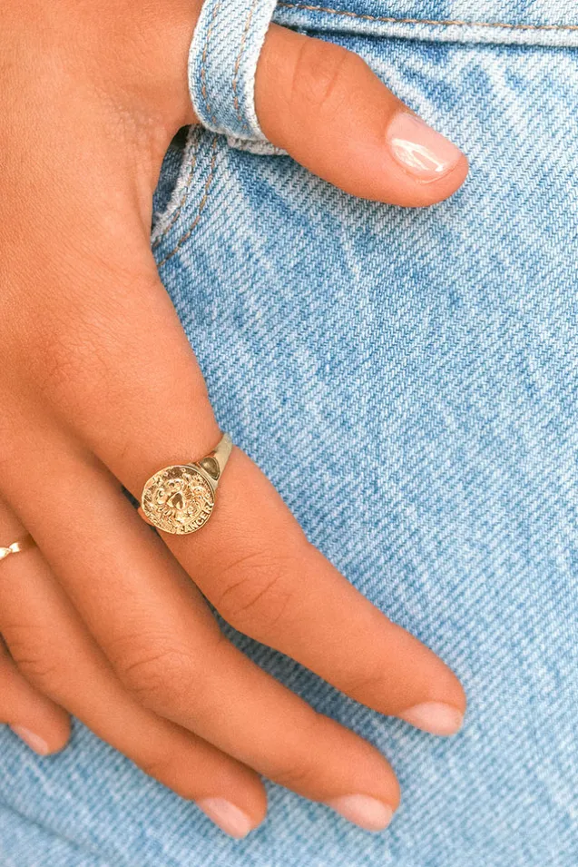 cancer_stargazer_zodiac_r_0-1.webp Gold Cancer Stargazer Zodiac Ring Sale