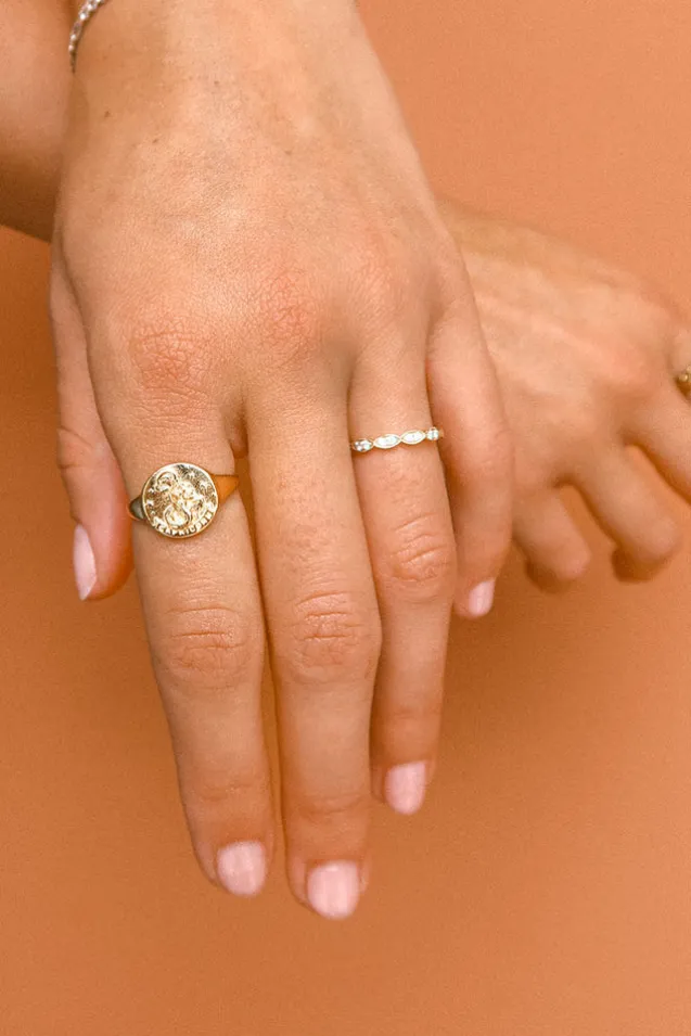 capricorn_stargazer_zodia_0-2.webp Gold Capricorn Stargazer Zodiac Ring Fashion