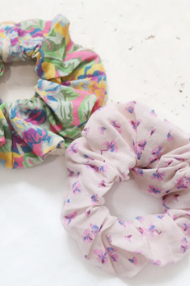 dolly_scrunchie_1-1.webp Ditsy Pink Dolly Scrunchie Outlet