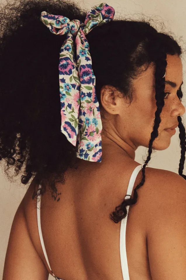 impala_lily_scrunchie_wit_0-2.webp Iris Impala Lily Scrunchie With Tie Outlet