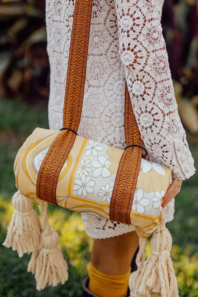 wandering_throw_0-2.webp Honey Wandering Throw Cheap